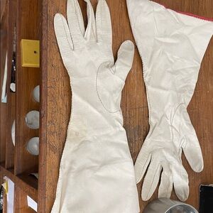 Elegant Cream Leather Gloves